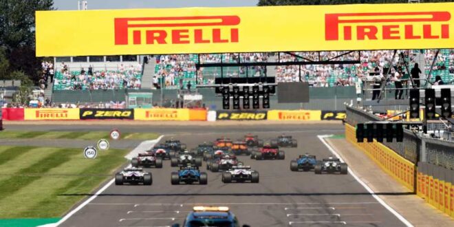 Tabrak Ban Mobil Hamilton, Verstappen Tak Bisa Lanjutkan Balapan